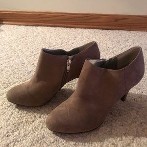 Tan suede ankle booties side zip size 7.5